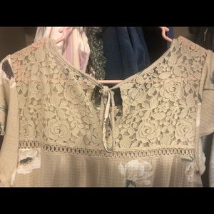 Cute tan flower torrid shirt size 2